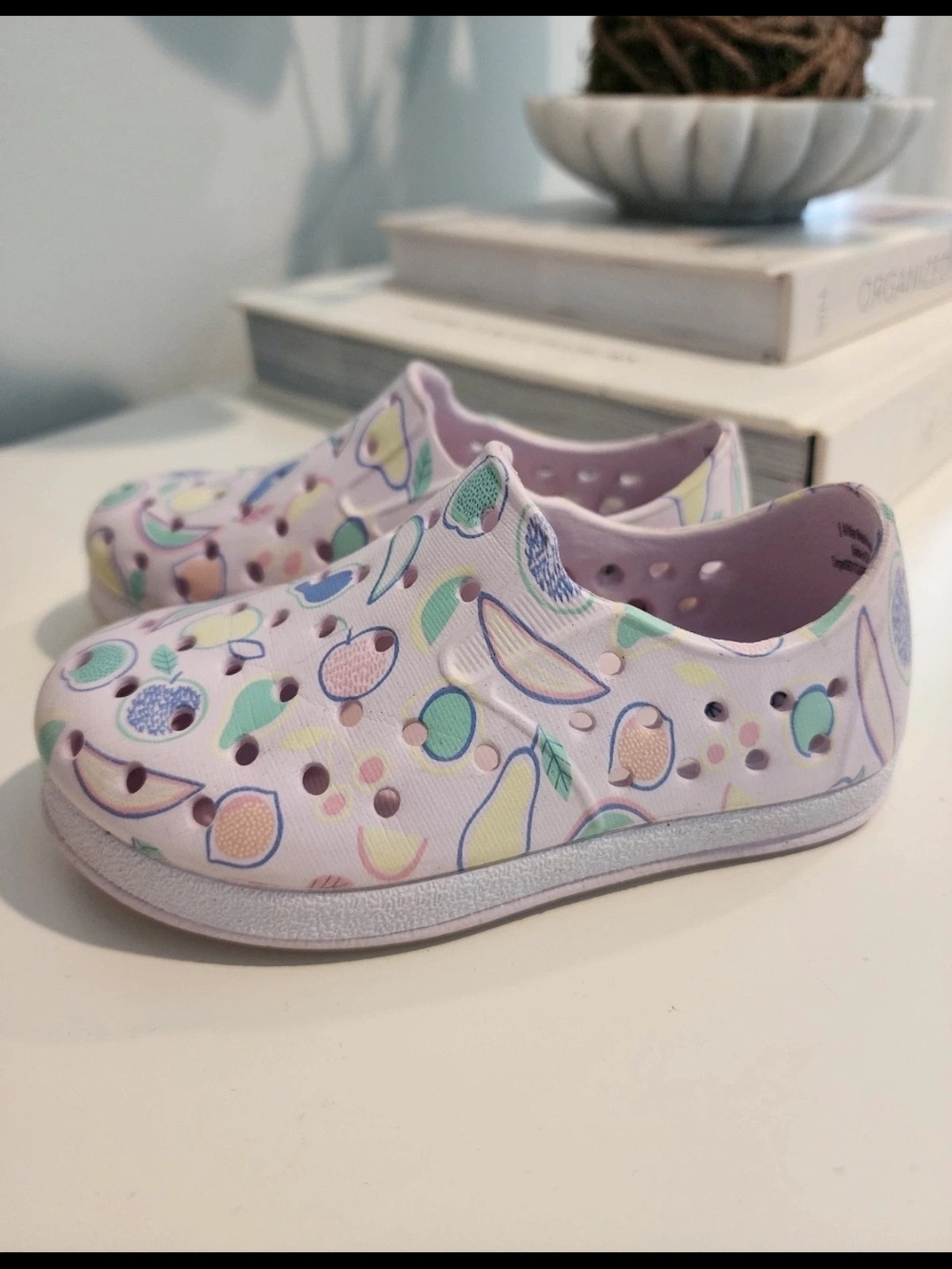 Cat & Jack Kids Summer Beach & Pool Shoes – Size 6